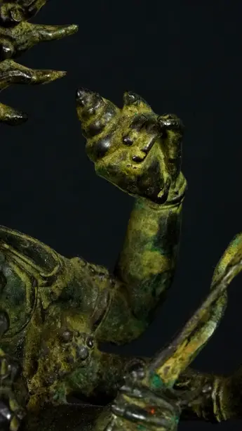 Statue bénie de Kali en laiton réalisée à la cire perdue, détail complémentaire n°12