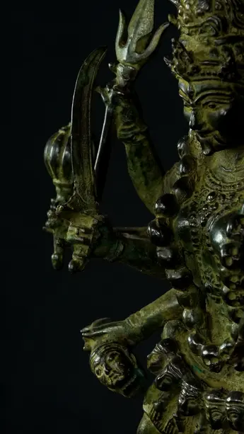 Statue bénie de Kali en laiton réalisée à la cire perdue, détail complémentaire n°14
