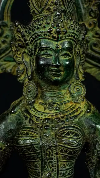 Statue sacrée bénie – Saraswati au cygne, détail sculpté n°5