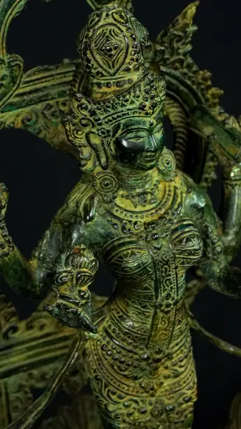 Statue sacrée bénie – Saraswati au cygne, détail sculpté n°17