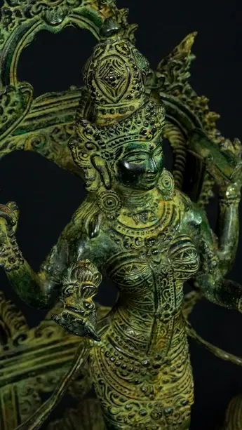 Statue sacrée bénie – Saraswati au cygne, détail sculpté n°19