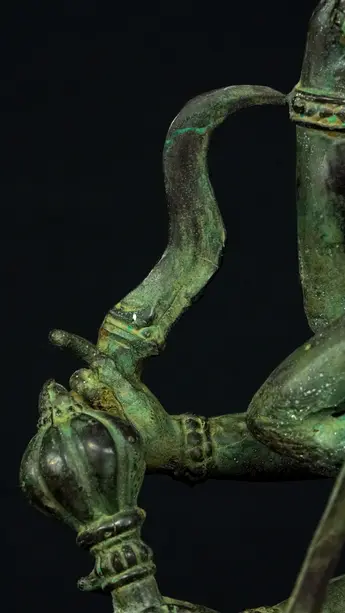 Statue sacrée bénie – Durga aux 10 bras, détail sculpté n°6