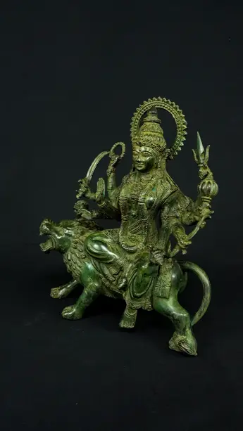 Statue sacrée bénie – Durga aux 8 bras n°2, détail sculpté n°2