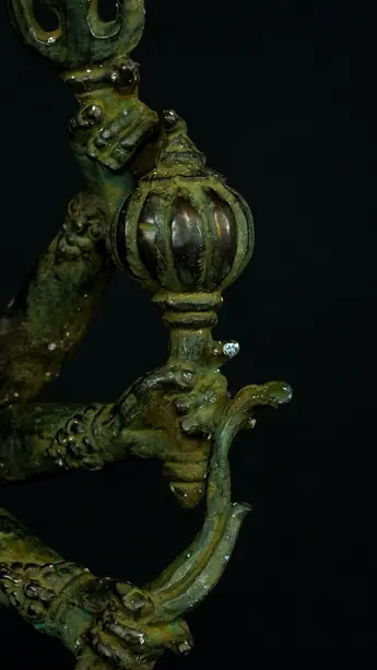 Statue sacrée bénie – Durga aux 8 bras n°2, détail sculpté n°8