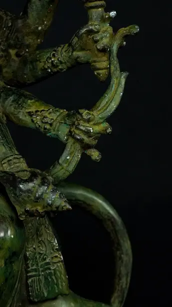 Statue sacrée bénie – Durga aux 8 bras n°2, détail sculpté n°9