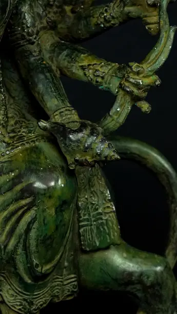 Statue sacrée bénie – Durga aux 8 bras n°2, détail sculpté n°10