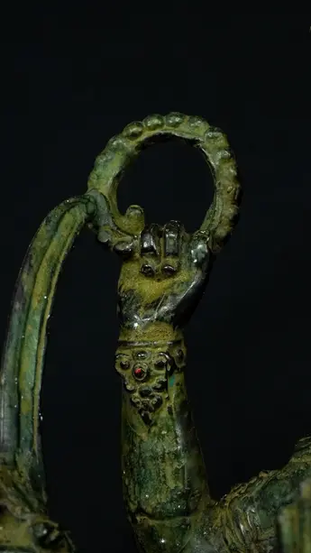 Statue sacrée bénie – Durga aux 8 bras n°2, détail sculpté n°12