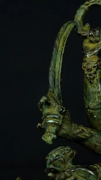 Statue sacrée bénie – Durga aux 8 bras n°2, détail sculpté n°13