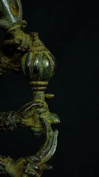 Statue sacrée bénie – Durga aux 8 bras n°1, détail sculpté n°5