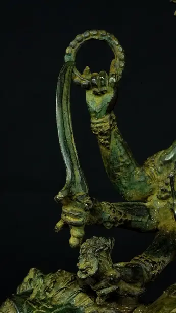 Statue sacrée bénie – Durga aux 8 bras n°1, détail sculpté n°8