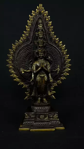 Avalokiteshvara aux mille bras, vue de face