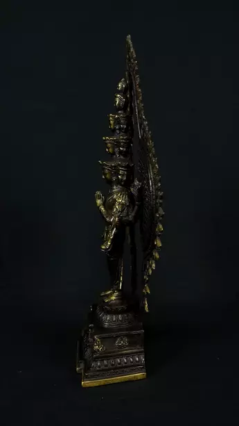 Avalokiteshvara aux mille bras, profil gauche
