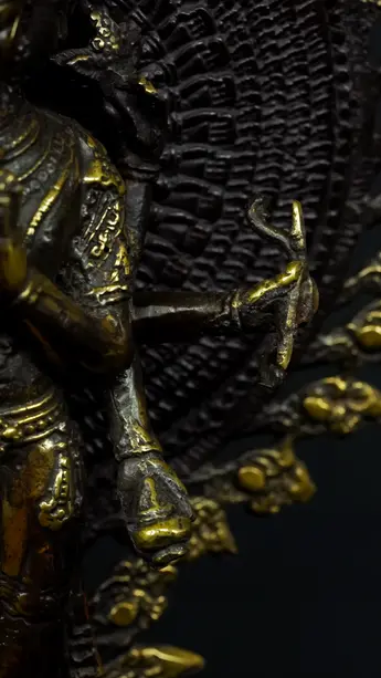 Statue sacrée bénie – Avalokiteshvara aux 1000 bras, détail sculpté n°5