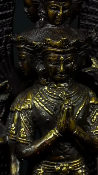 Statue sacrée bénie – Avalokiteshvara aux 1000 bras, détail sculpté n°6