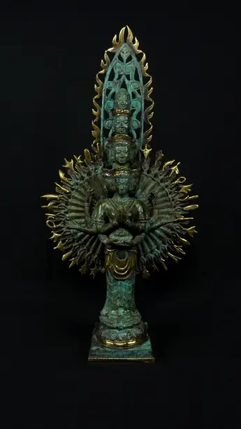 Statue bénie d’Avalokiteshvara aux 1 000 bras n°1, vue de face