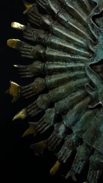 Détail des bras rayonnants d’Avalokiteshvara n°1