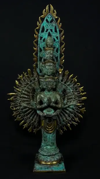 Statue bénie d’Avalokiteshvara aux 1 000 bras n°2, vue de face