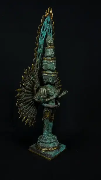 Avalokiteshvara aux 1 000 bras n°2, profil droit