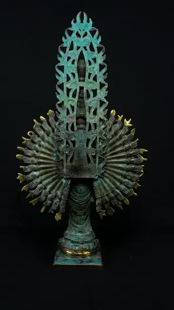 Avalokiteshvara aux 1 000 bras n°2, vue arrière