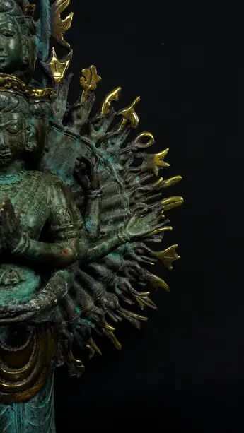 Statue bénie d’Avalokiteshvara aux 1 000 bras, exemplaire n°2, détail complémentaire n°4