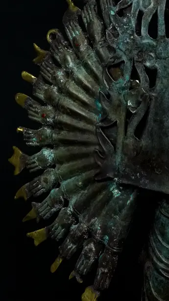 Statue bénie d’Avalokiteshvara aux 1 000 bras, exemplaire n°2, détail complémentaire n°11
