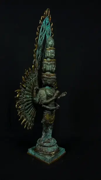 Avalokiteshvara aux 1 000 bras n°3, profil droit