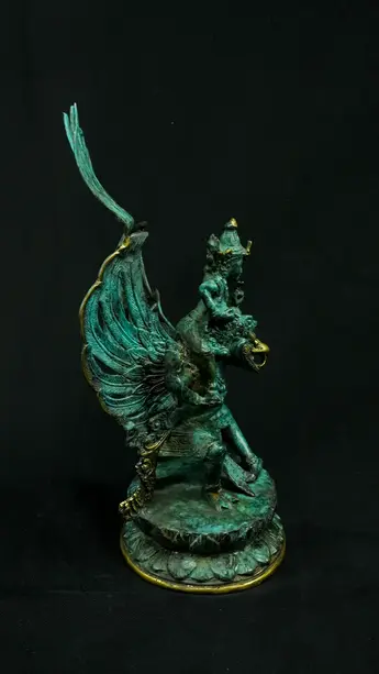 Vishnu béni sur Garuda n°1, vue de profil