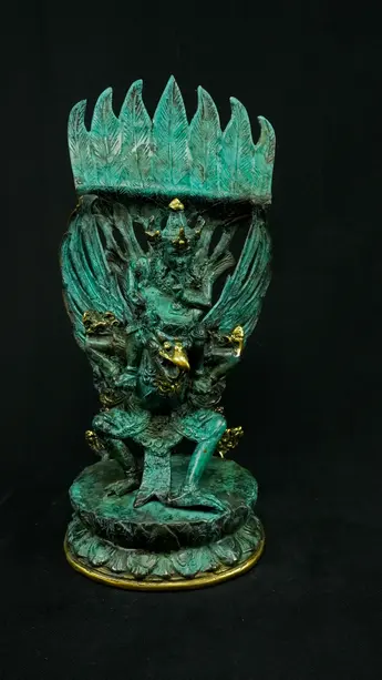 Vishnu béni sur Garuda n°1, vue de face
