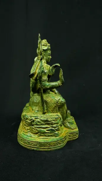 Statue sacrée bénie – Petit Shiva assis – 66 cm, détail sculpté n°2