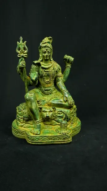 Statue sacrée bénie – Petit Shiva assis – 66 cm, détail sculpté n°7