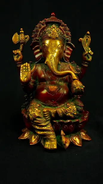 Statue sacrée bénie – Ganesh assis n°1 – 31 cm, détail sculpté n°3