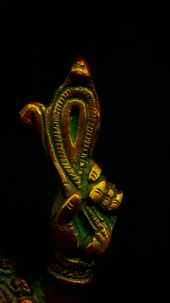 Statue sacrée bénie – Ganesh assis n°1 – 31 cm, détail sculpté n°4