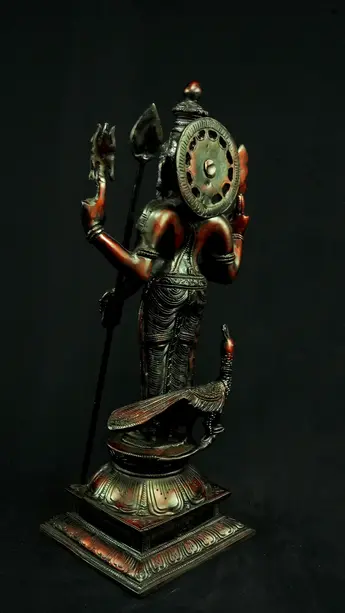 Statue sacrée bénie – Murugan n°1 – 46 cm, détail sculpté n°1