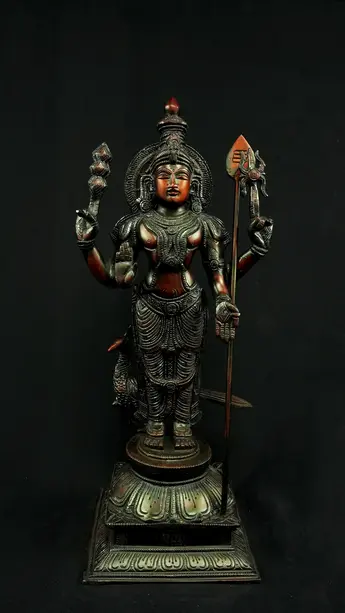Murugan n°2 en laiton, vue entière