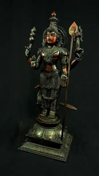 Statue sacrée bénie – Murugan n°2 – 46 cm, détail sculpté n°2
