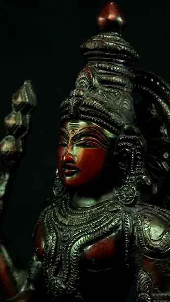 Statue sacrée bénie – Murugan n°2 – 46 cm, détail sculpté n°9