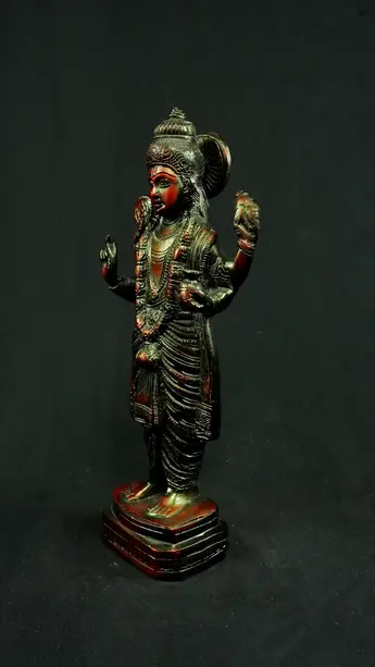 Statue sacrée bénie – Dhanvantari n°1, détail sculpté n°1