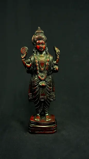 Statue sacrée bénie – Dhanvantari n°1, détail sculpté n°2