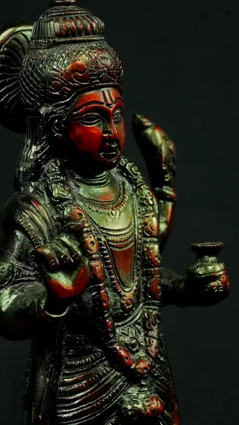 Statue sacrée bénie – Dhanvantari n°1, détail sculpté n°6