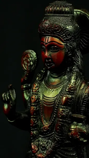 Statue sacrée bénie – Dhanvantari n°1, détail sculpté n°7