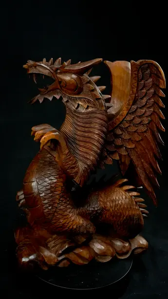 Dragon béni n°3 en bois de suar, vue de profil