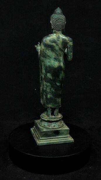 Statue sacrée bénie – Bouddha – Protection Divine, détail sculpté n°3