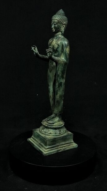 Statue sacrée bénie – Bouddha – Protection Divine, détail sculpté n°8