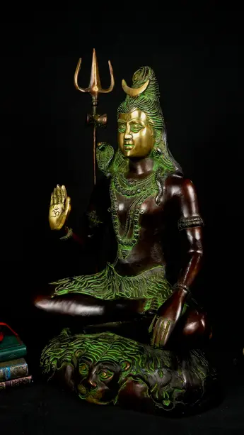 Statue sacrée bénie – Grand Shiva au trident – 61 cm, détail sculpté n°1