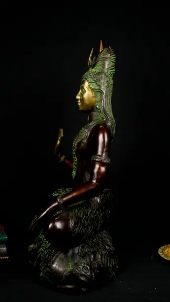 Grand Shiva assis, vue de profil