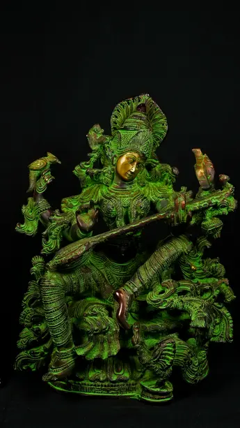 Saraswati bénie en laiton, vue entière
