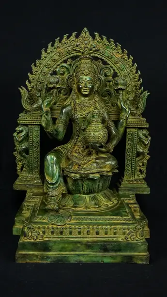 Statue bénie de Guanyin n°2 en laiton, vue de face