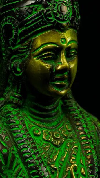 Détail du visage de Dhanvantari