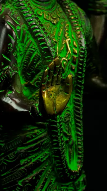 Statue sacrée bénie – Dhanvantari, détail sculpté n°14