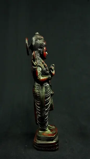 Dhanvantari béni n°2 en laiton, profil droit